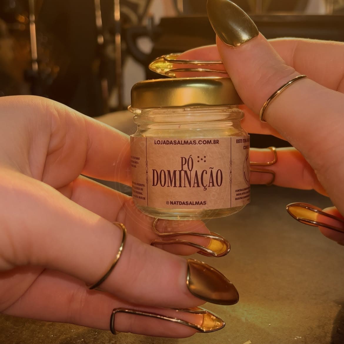 Commanding Love Powder (Pó de Dominação Amorosa)